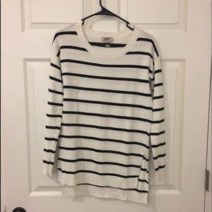 🌟Arizona Jeans Co sweater. Black and white size S